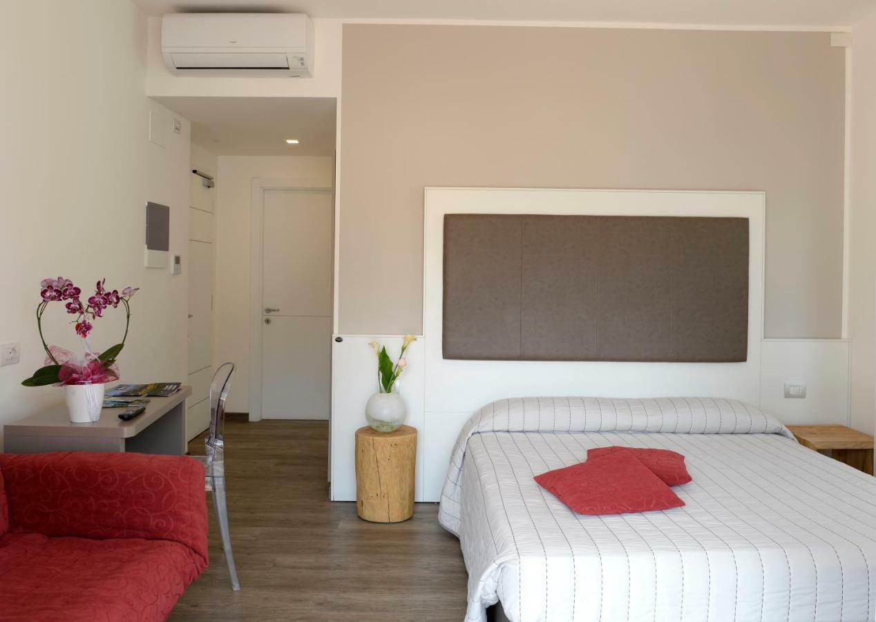 Hotel Rolly Riva del Garda Exterior photo