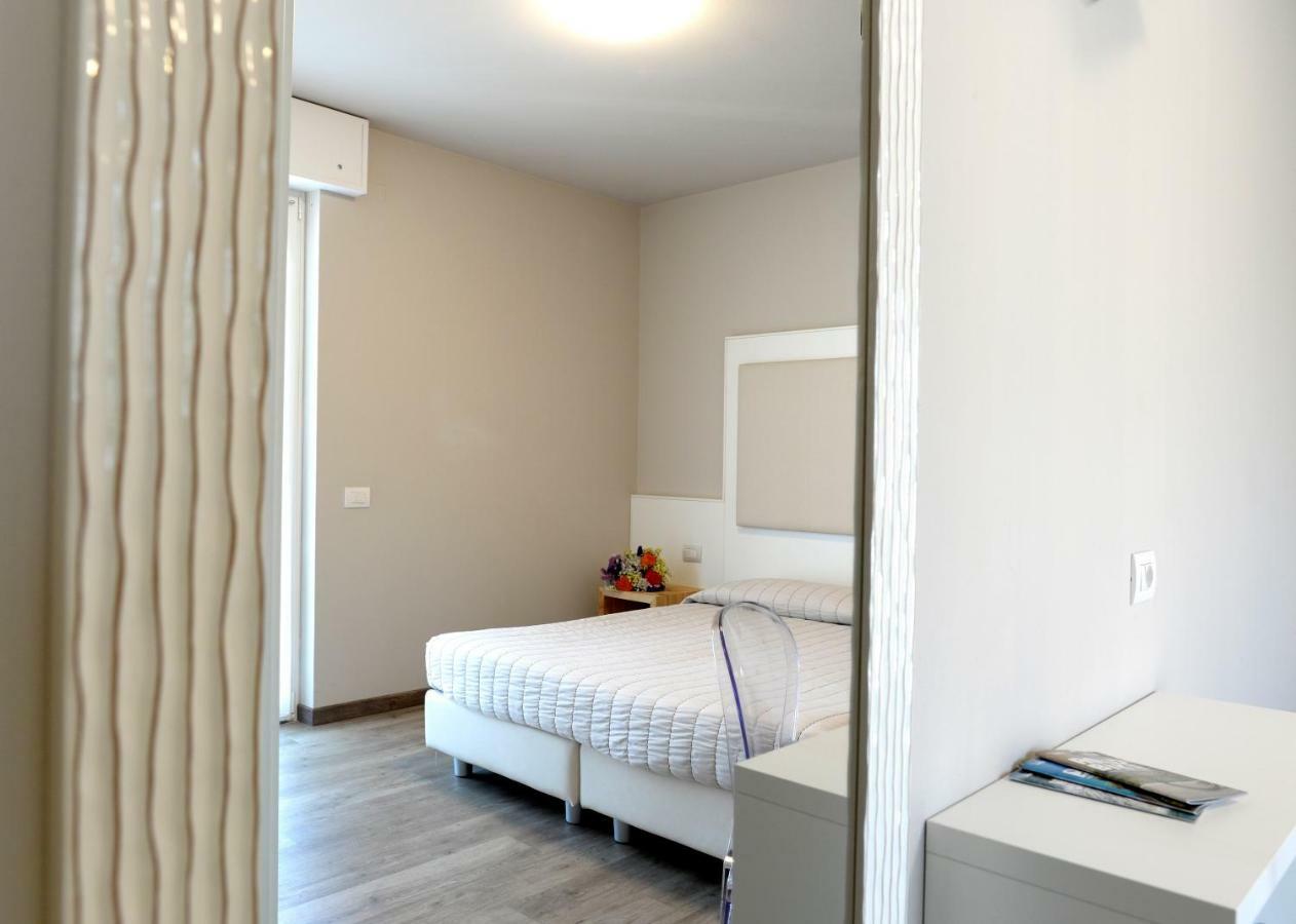 Hotel Rolly Riva del Garda Exterior photo
